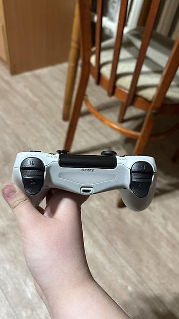 xbox геймпад: Беспроводной геймпад Sony DualShock 4 (CUH‑ZCT2) — цвет Glacier White — 5