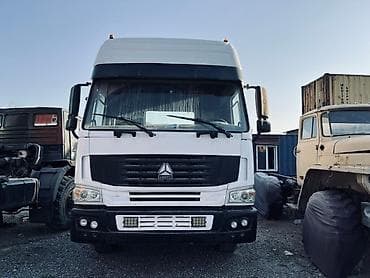 Тягач, Howo, 2011 г., Тентованный