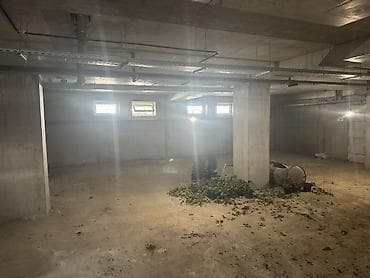 подвал: Помещение в цокольном уровне в современном жилом комплексе. Основные — 3