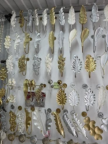 Декоративные настенные крючки и держатели в классическом стиле -