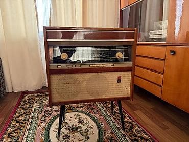 приставка маг 250: Напольный радиоприёмник Ригонда (ламповый), в деревянном кабинете на — 2