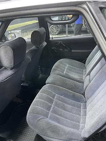 авто стенд: Volkswagen Passat: 1988 г., Механика, Седан — 3