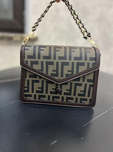 Сумки: Сумка-кроссбоди с монограммным принтом - Компактная прямоугольная — 1