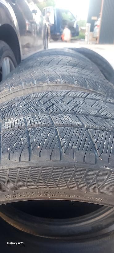 шина 205 50 17: Комплект шин R20, разноширокий. - Пара передних: 275/40 R20 106V XL — 5