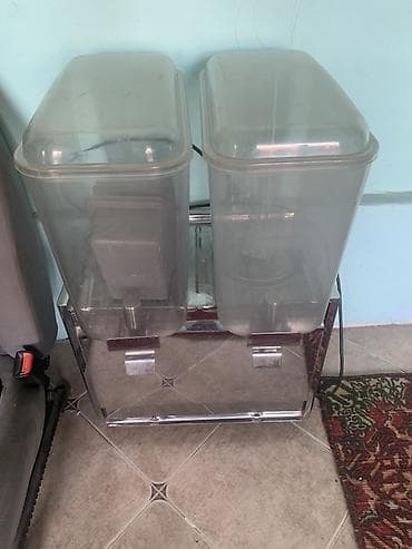 Контейнерлер: Двухсекционный настольный диспенсер для напитков/соков. - Две — 1