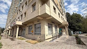 Коммерциялык мүлк: Аренда торгового помещения на первом этаже в жилом доме. Описание: - — 2