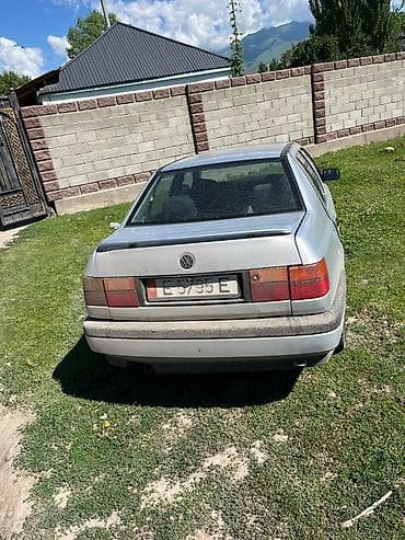 Унаа: Volkswagen Vento: 1993 г., 1.8 л, Кол менен иштөөчү, Бензин, Седан — 2