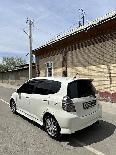 авто бесплатно: Honda Fit: 2004 г., 1.5 л, Вариатор, Бензин, Хэтчбэк — 1