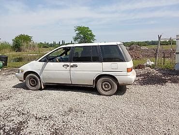 граната мазда: Nissan Prairie: 1989 г., 2 л, Механика, Бензин, Минивэн — 3