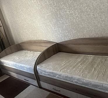 кровати двухместный: Односпальная кровать, Б/у, С матрасом, длина - 195 см — 2