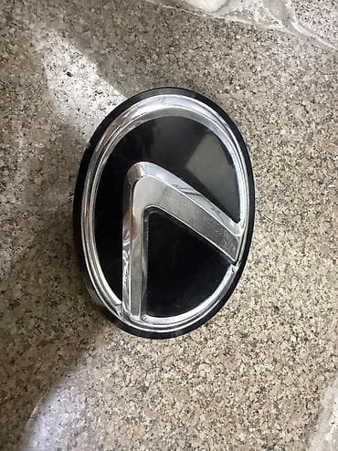 значок lexus: Решетка радиатора Lexus 2017 г., Б/у, Оригинал — 1
