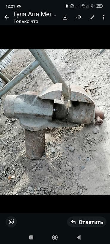 Инструменты: Тиски СССр, в комплекте метал стол. 8000с — 2