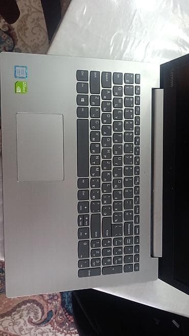 Ноутбук Lenovo (серия IdeaPad) с русской раскладкой клавиатуры и