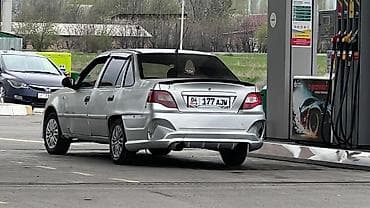 Продажа авто: Автомобиль: седан с четырьмя дверями, серебристый цвет, киргизские — 4