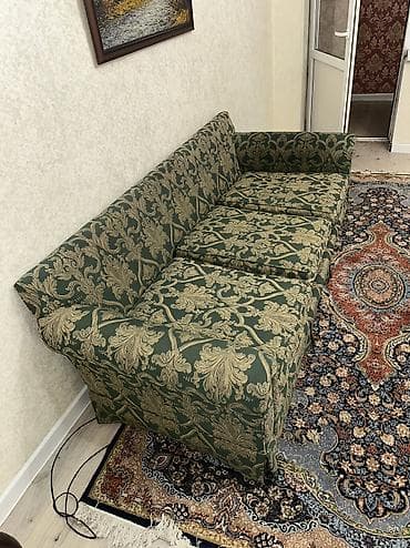 тумбочки для вещей: 1) шкаф 5) таршер 6) 2 комода 7) диван 8) ковер 9) стол — 7