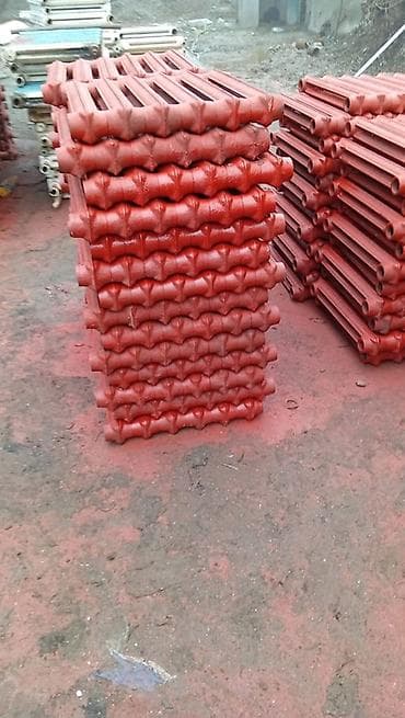 Секции чугунных радиаторов отопления (однотрубные элементы, окрашены