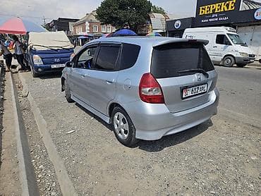 Унаа сатуу: Honda Jazz: 2003 г., 1.4 л, Кол менен иштөөчү, Бензин, Хетчбек — 3