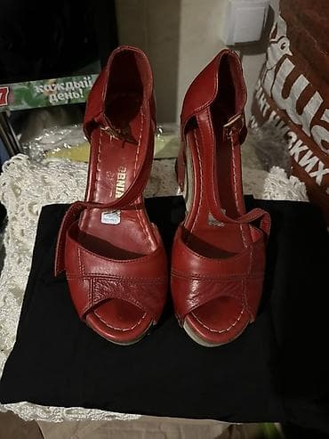 Женская обувь: Женские босоножки на танкетке - Материал верха: натуральная кожа - — 1