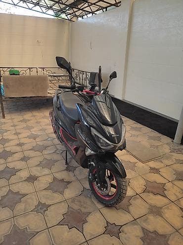 Макси-скутер 150 куб. см, Бензин, Б/у