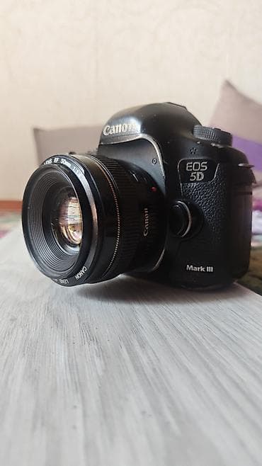sony fdr: Полнокадровая зеркальная камера Canon EOS 5D Mark III с объективом — 1