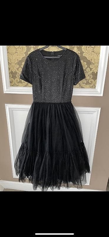 Жеке буюмдар: Черное вечернее платье с пайетками и фатиновой юбкой Италия Размер — 1