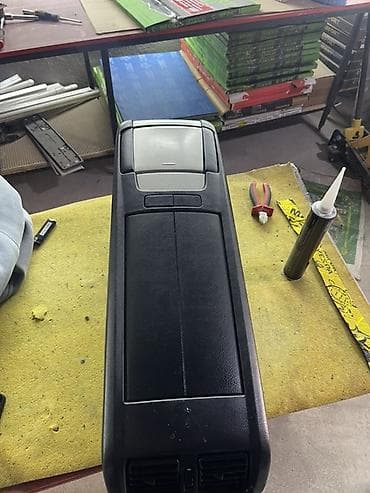 Аксессуары для салона: Подлокотник Lexus, цвет - Черный, Б/у — 2