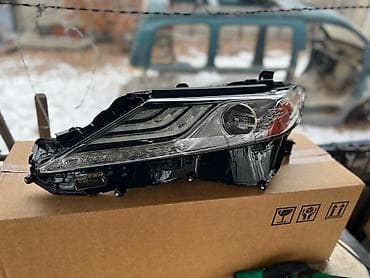 7075: Комплект передних фар Toyota 2018 г., Новый, Аналог — 9