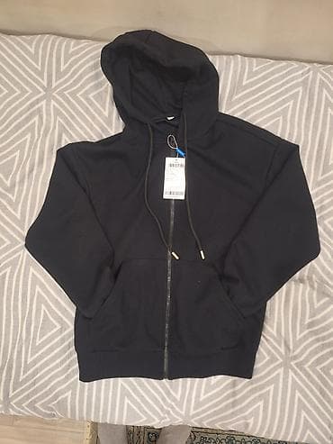 Пальто: Новая, мягкая толстовка. Ни разу не одевал, плюс ещё есть этикетка — 4