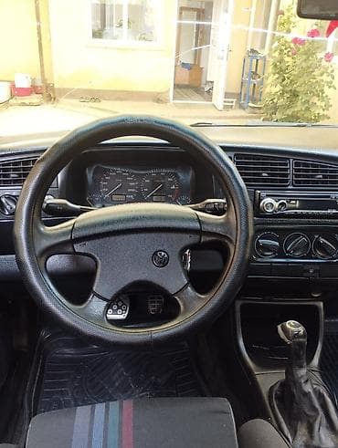 Продажа авто: Volkswagen Golf: 1994 г., 1.8 л, Механика, Бензин, Хэтчбэк — 8