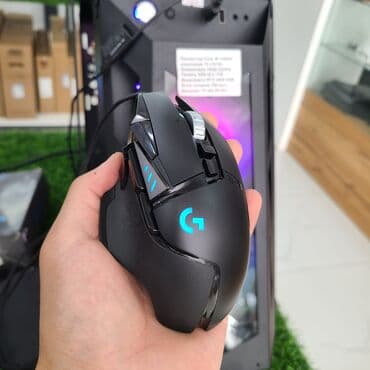 мышкы: Компьютерная мышь Logitech G502. Оснащена несколькими программируемыми — 3