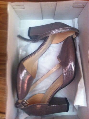 женские брендовые туфли недорого: Новые. Красивые туфли. 35 размер, серые босоножки цена — 1