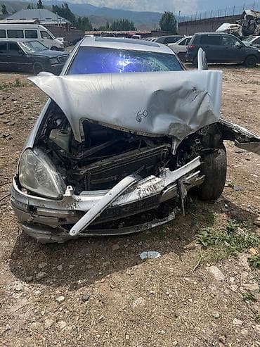 авто на металл: Mercedes-Benz E‑Class W211 (седан), серебристый, после ДТП. Продаётся — 2