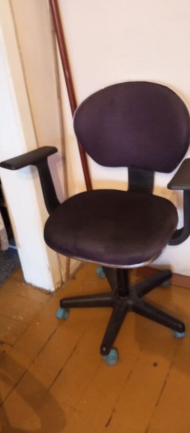купить кресло офисное бу: Офисное кресло, Б/у, С колесиками, Самовывоз — 4