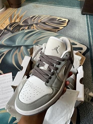 Мужские кроссовки, 40, Nike, Новый, цвет - Серый, Самовывоз at lalafo.kg Мужские кроссовки, 40, Nike, Новый, цвет - Серый, Самовывоз
