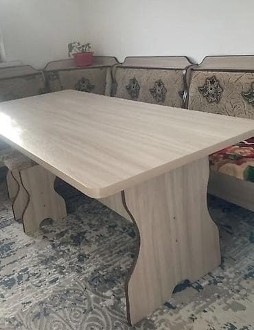 строительная лестница: Обеденный/кухонный стол из ЛДСП светлого древесного тона. Размер — 1