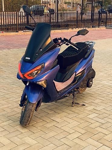 cvt: Скутер/максискутер 150–200 см³ класса (визуально — форм‑фактор Yamaha — 2