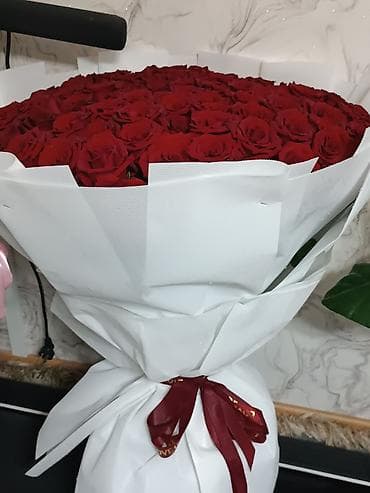 кустовые розы букет: Большой авторский букет из красных роз"101" за 20.000 покупали маме — 2