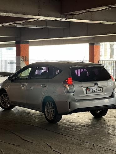 Toyota Prius V: 2015 г., 1.8 л, Автомат, Гибрид, Универсал — 4