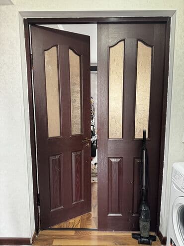 Межкомнатная дверь, Б/у, Глухие, Одностворчатая, Деревянная, цвет - Коричневый at lalafo.kg Межкомнатная дверь, Б/у, Глухие, Одностворчатая, Деревянная, цвет - Коричневый