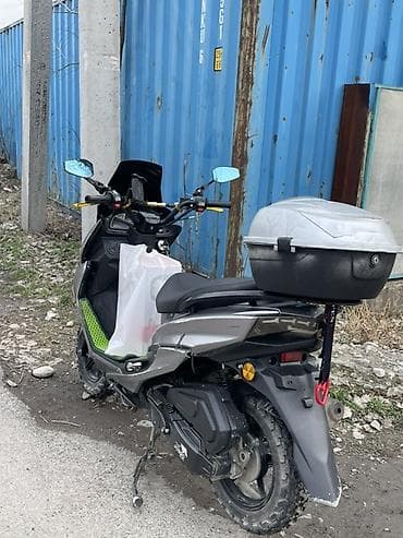 Скутерлер: Макси-скутер 150 куб. см, Бензин, Колдонулган — 4