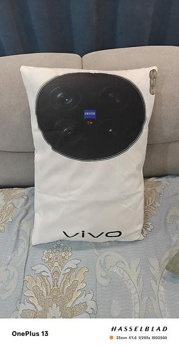 чехол нот 7: Декоративная подушка с принтом VIVO x200 pro ZEISS - Формат — 1