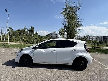 Toyota Prius C: 2017 г., 1.5 л, Автомат, Гибрид, Хэтчбэк — 5