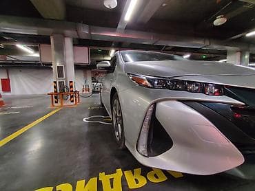 Продажа авто: Toyota Prius: 2017 г., 1.8 л, Автомат, Гибрид, Хэтчбэк — 5