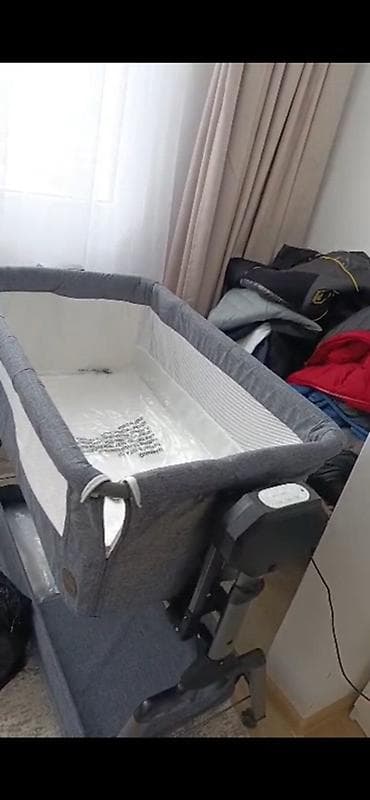 Детские электрокары: Детская приставная кроватка, С колесиками, цвет - Серый — 2