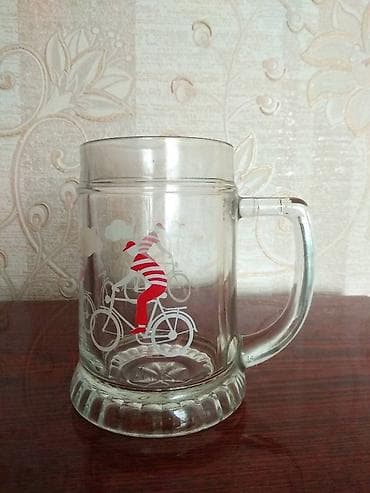 пивная: Продаю: 1. Пивной бокал. Объём 0,5 л. Цена 150 сом; 2. Пивная кружка — 4