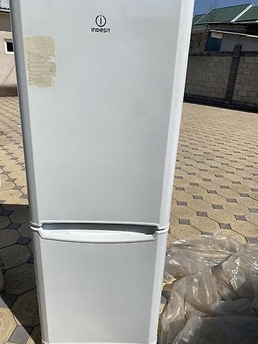 xs 64: Холодильник Indesit, Двухкамерный — 1