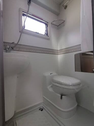 дом в колесах: Iveco Daily: 2020 г., 3 л, Автомат, Бензин, Фургон — 9