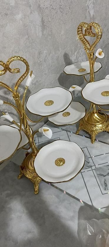 Четёрохрусная сервировочная этажерка для конфет и фруктов -