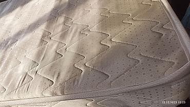 Комплекты столов и стульев: Кровать длинна 1,65см.ширина 74см.высота с матрасом 55 см.В отличном — 6