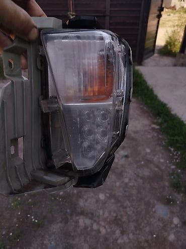 Правый поворотник Toyota at lalafo.kg Правый поворотник Toyota